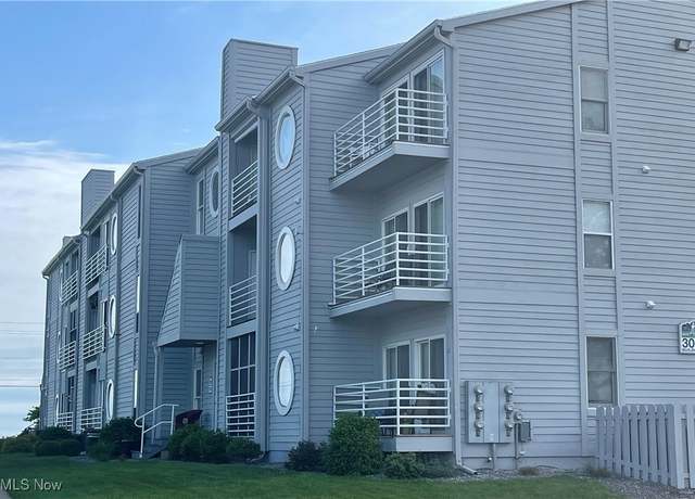 Property at 304 Clinton Reef Dr, Port Clinton, OH 43452, 2 beds, 2 baths