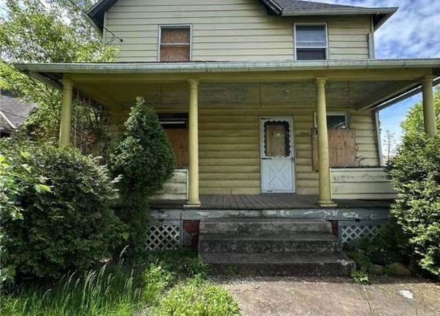 Property at 1942 4th St SE, Canton, OH 44707, 4 beds, 1 bath