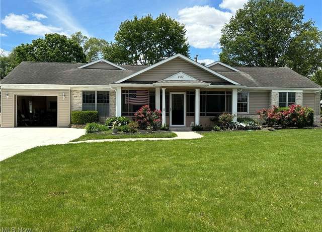 Property at 207 Hamilton Rd, Wapakoneta, OH 45895, 3 beds, 2.5 baths