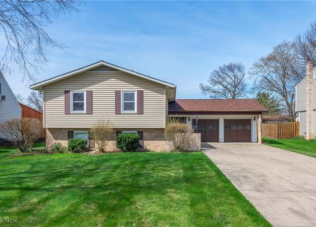 Property at 5858 Sherwood Dr, North Olmsted, OH 44070, 4 beds, 2.5 baths