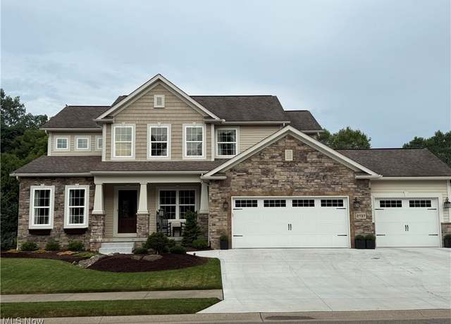Property at 2737 Vicksburg Ave NW, Canton, OH 44708, 4 beds, 2.5 baths