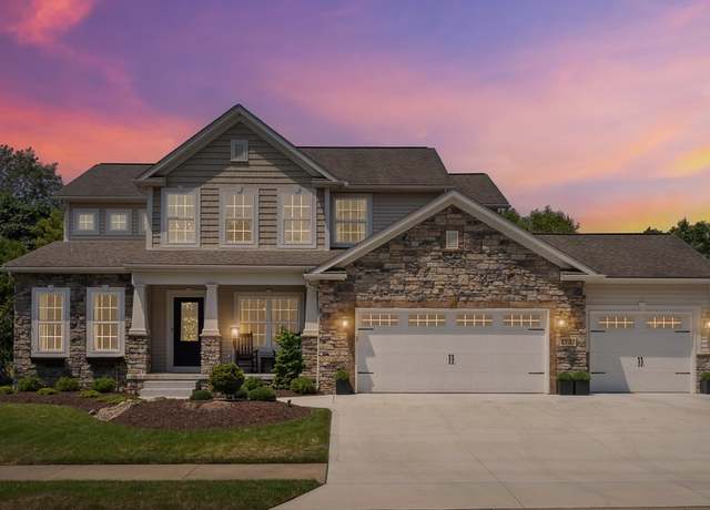 Property at 2737 Vicksburg Ave NW, Canton, OH 44708, 4 beds, 2.5 baths