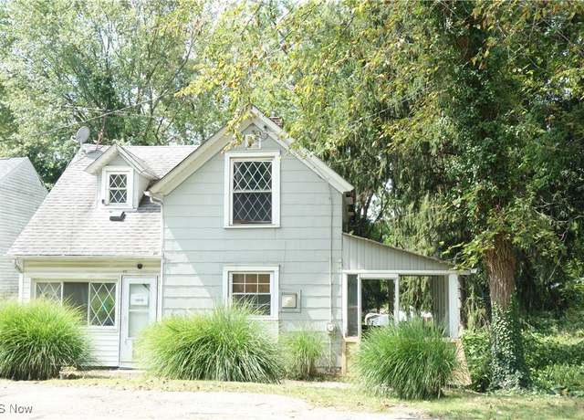 Property at 6238 Manchester Rd, New Franklin, OH 44216, 4 beds, 2.5 baths