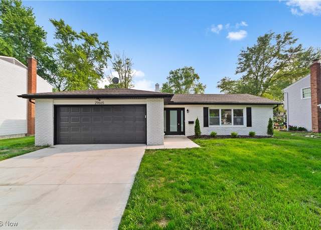 Property at 29665 Wellington Dr, North Olmsted, OH 44070, 4 beds, 3 baths