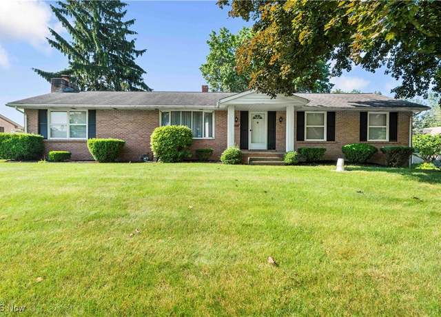 Property at 5222 Echovalley St NW, North Canton, OH 44720, 3 beds, 2 baths