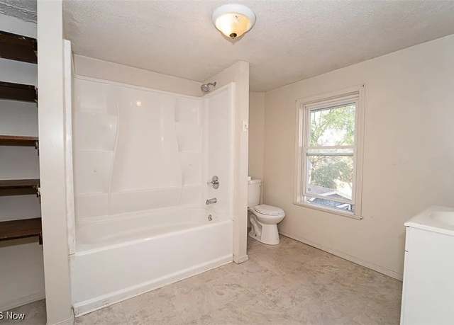 Property at 1150 Wooster Rd N, Barberton, OH 44203, 3 beds, 1 bath