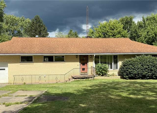 Property at 1414 Niles Cortland Rd, Niles, OH 44446, 4 beds, 2.5 baths