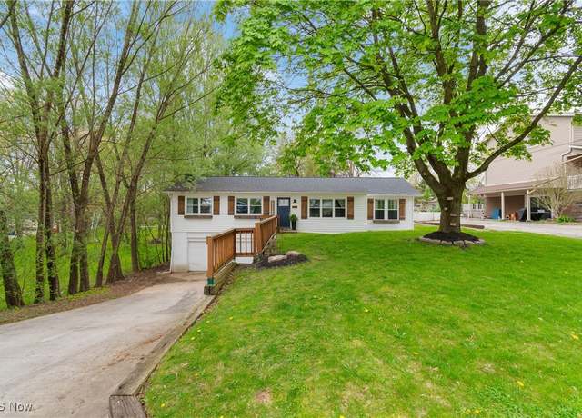 Property at 440 Abbyshire Rd, Green, OH 44319, 4 beds, 2 baths