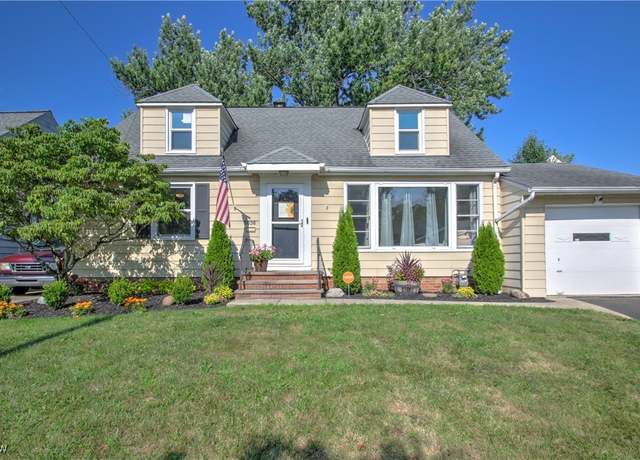 Property at 5038 N Barton Rd, Lyndhurst, OH 44124, 3 beds, 2 baths