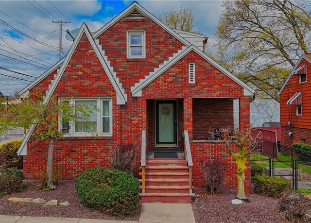 Property at 18 E Friend St, Columbiana, OH 44408, 3 beds, 2 baths