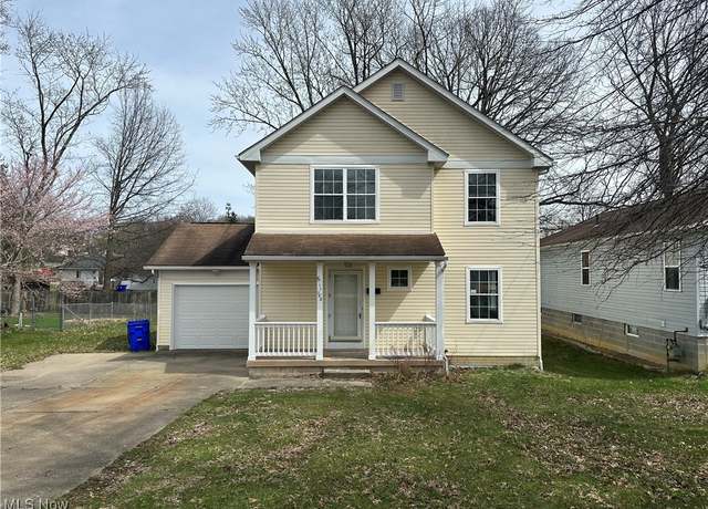 Property at 611 1/2 Walton St, Ravenna, OH 44266, 4 beds, 1.5 baths