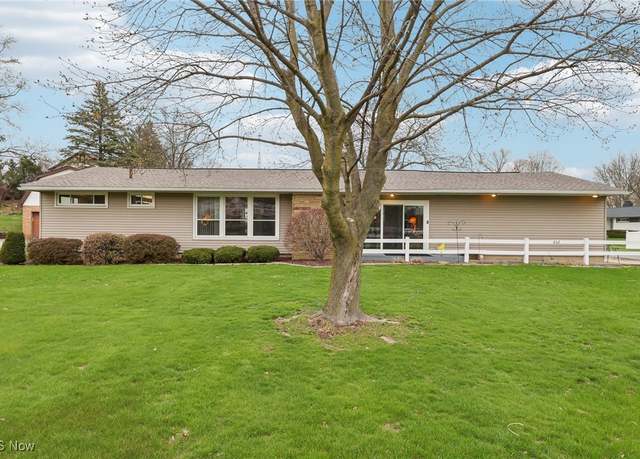 Property at 852 Locust St S, Canal Fulton, OH 44614, 3 beds, 2 baths