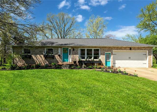 Property at 8275 Stonebridge Ave NW, North Canton, OH 44720, 3 beds, 3 baths