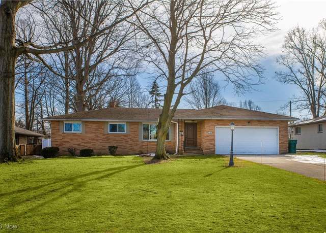 Property at 1390 Parkview Dr, Seven Hills, OH 44131, 3 beds, 1.5 baths