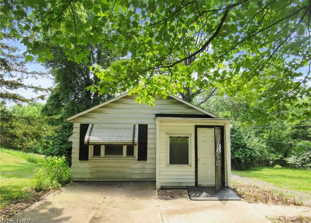 Property at 12316 Sunset Dr, Garfield Heights, OH 44125, 3 beds, 1 bath