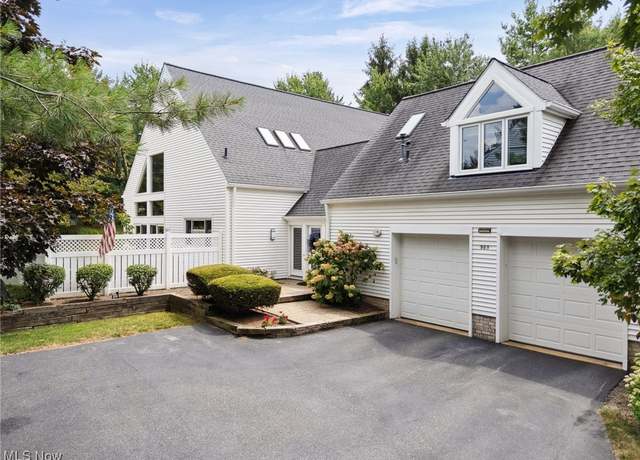 Property at 985 Goldenrod Trl, Aurora, OH 44202, 3 beds, 3.5 baths