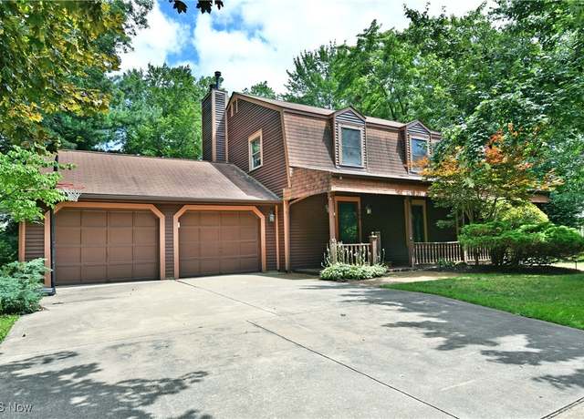 Property at 300 S Colonial Dr, Cortland, OH 44410, 4 beds, 2.5 baths