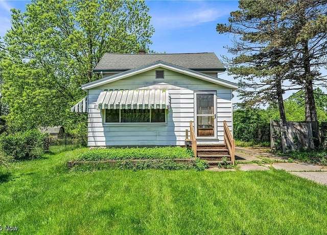 Property at 14917 Summit Ave, Maple Heights, OH 44137, 5 beds, 2 baths