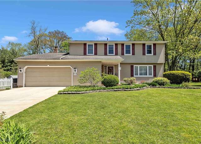 Property at 19755 Jamestown Cir, Strongsville, OH 44136, 4 beds, 3 baths