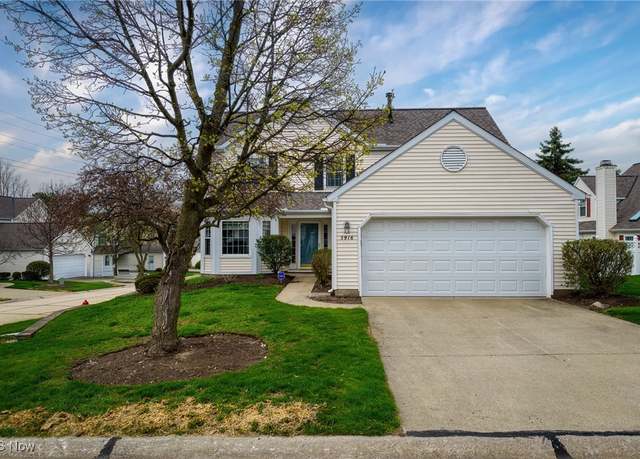 Property at 5916 Halle Farm Dr, Willoughby, OH 44094, 3 beds, 2.5 baths