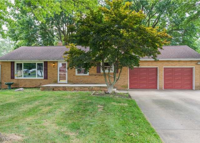 Property at 6245 Firestone Rd NE, Canton, OH 44721, 3 beds, 2 baths