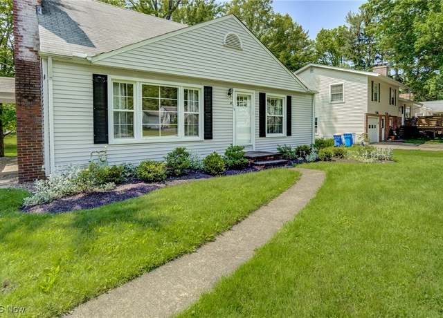 Property at 113 Laurel Rd, Chagrin Falls, OH 44022, 3 beds, 2 baths