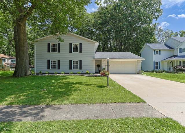 Property at 725 Regina Dr, Vermilion, OH 44089, 4 beds, 2.5 baths