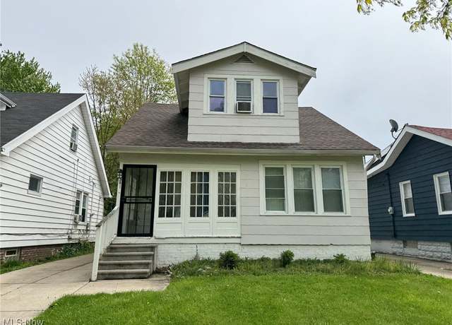 Property at 341 E 246th St, Euclid, OH 44123, 3 beds, 2.5 baths