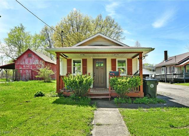 Property at 1553 Parkman Rd NW, Warren, OH 44485, 2 beds, 2 baths