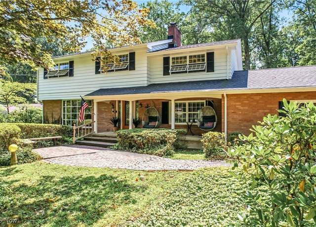 Property at 3862 Devon Dr SE, Warren, OH 44484, 4 beds, 2.5 baths