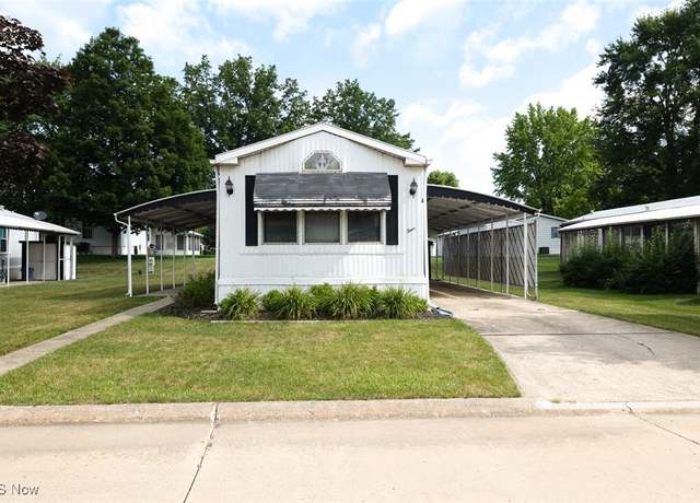 Property at 4 Sycamore Dr, Olmsted Twp, OH 44138, 2 beds, 1 bath