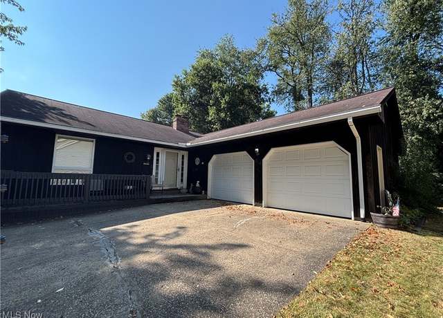 Property at 314 Kingwood Dr, Columbiana, OH 44408, 3 beds, 2.5 baths