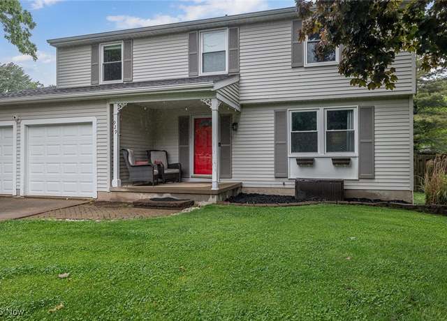 Property at 929 E Smith Rd, Medina, OH 44256, 4 beds, 2.5 baths