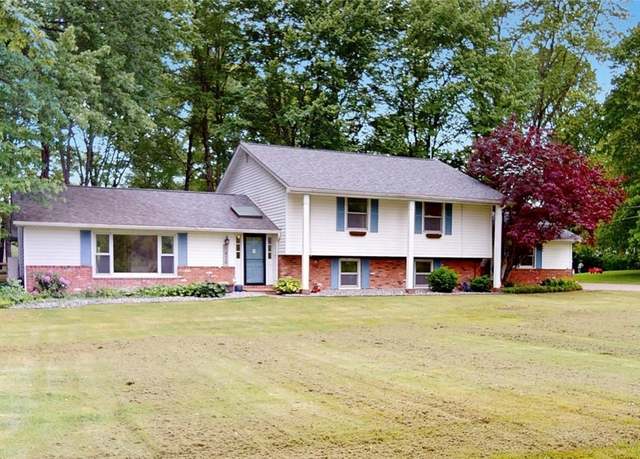 Property at 1412 Bell Rd, Chagrin Falls, OH 44022, 5 beds, 3 baths