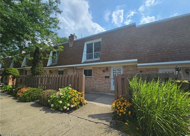 Property at 6472 State Rd Unit J8, Cleveland, OH 44134, 3 beds, 1.5 baths