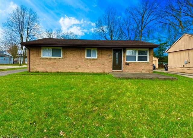 Property at 3215 Clearwater St NW, Warren, OH 44485, 2 beds, 2 baths