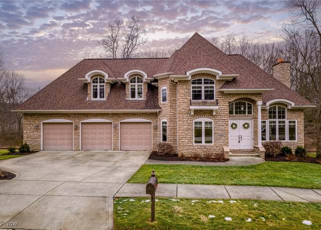 Property at 1081 Riverwoods Dr, Akron, OH 44313, 4 beds, 3.5 baths