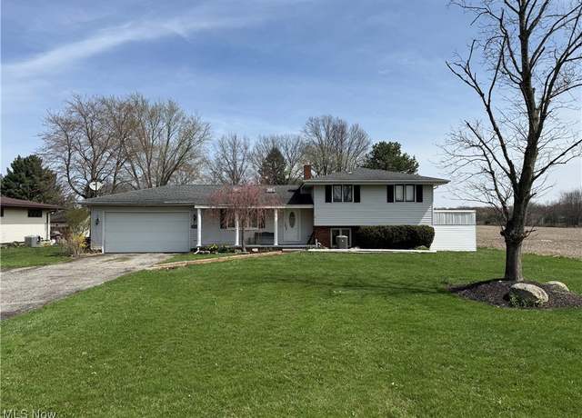 Property at 6715 Helmick Dr SW, Warren, OH 44481, 3 beds, 1 bath