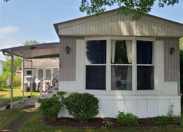 Property at 127 Rolling Park Dr, Massillon, OH 44647, 2 beds, 1 bath