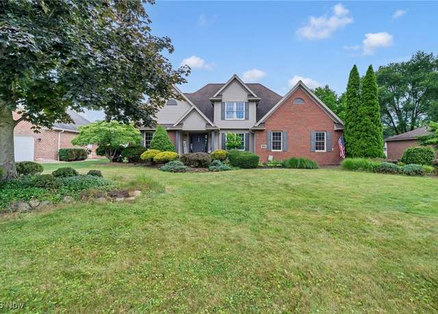 Property at 1133 S Azalea Blvd, Barberton, OH 44203, 3 beds, 2.5 baths