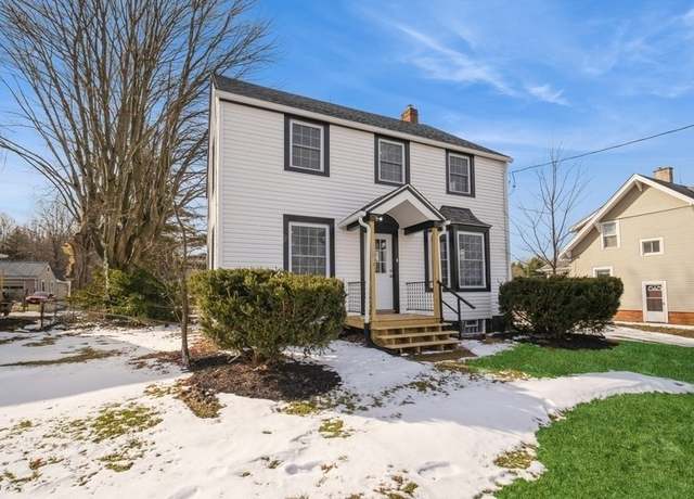 Property at 5112 Lincoln St E, East Canton, OH 44730, 4 beds, 1 bath
