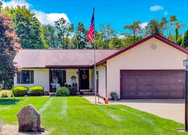 Property at 27 Navajo Trl, Malvern, OH 44644, 4 beds, 3 baths