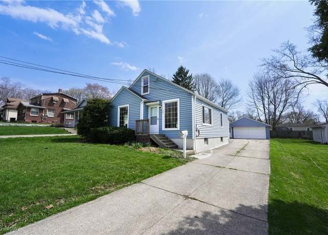 Property at 153 Tolbert St, Wadsworth, OH 44281, 3 beds, 2 baths