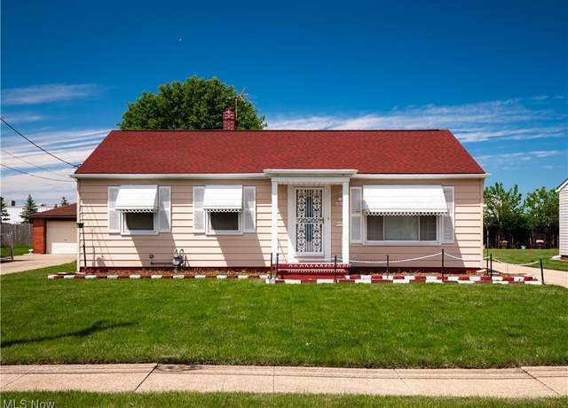 Property at 10450 Fairlawn Dr, Parma, OH 44130, 3 beds, 2 baths