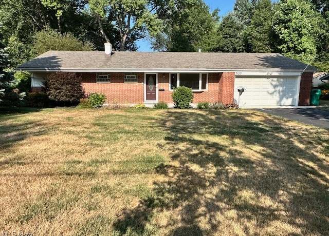 Property at 7120 Dogwood Ln, Mentor, OH 44060, 3 beds, 2 baths
