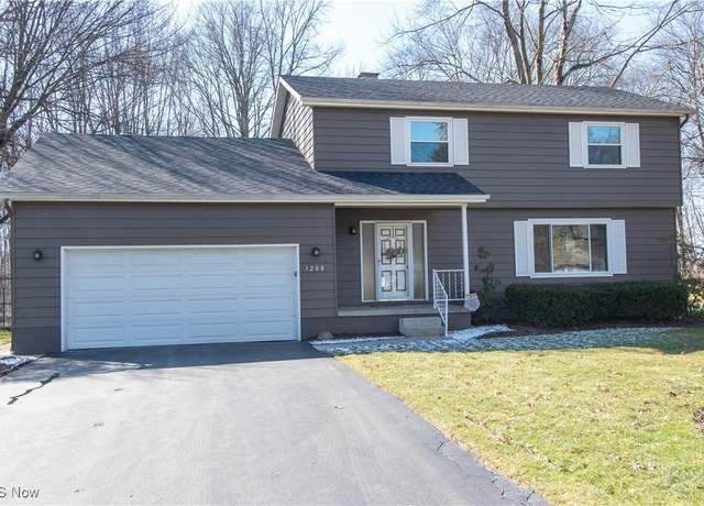 Property at 1200 Timbercrest St, Youngstown, OH 44505, 4 beds, 2.5 baths