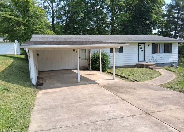 Property at 211 E East Main Street St S, Zanesville, OH 43701, 3 beds, 1 bath