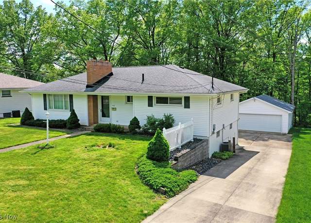 Property at 712 Hartzell Ave, Niles, OH 44446, 3 beds, 2 baths