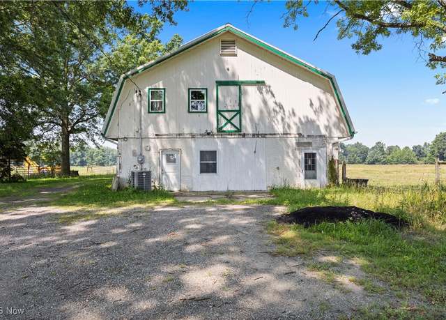Property at 40175 Banks Rd, Grafton, OH 44044, 3 beds, 2 baths