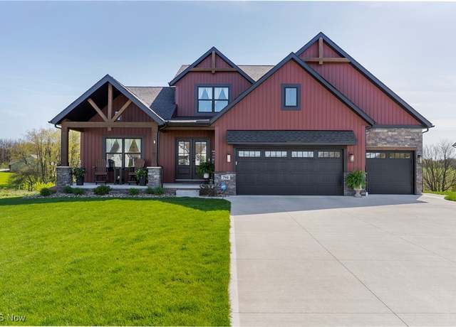 Property at 794 Fair Vista Cir SW, Hartville, OH 44632, 5 beds, 3 baths